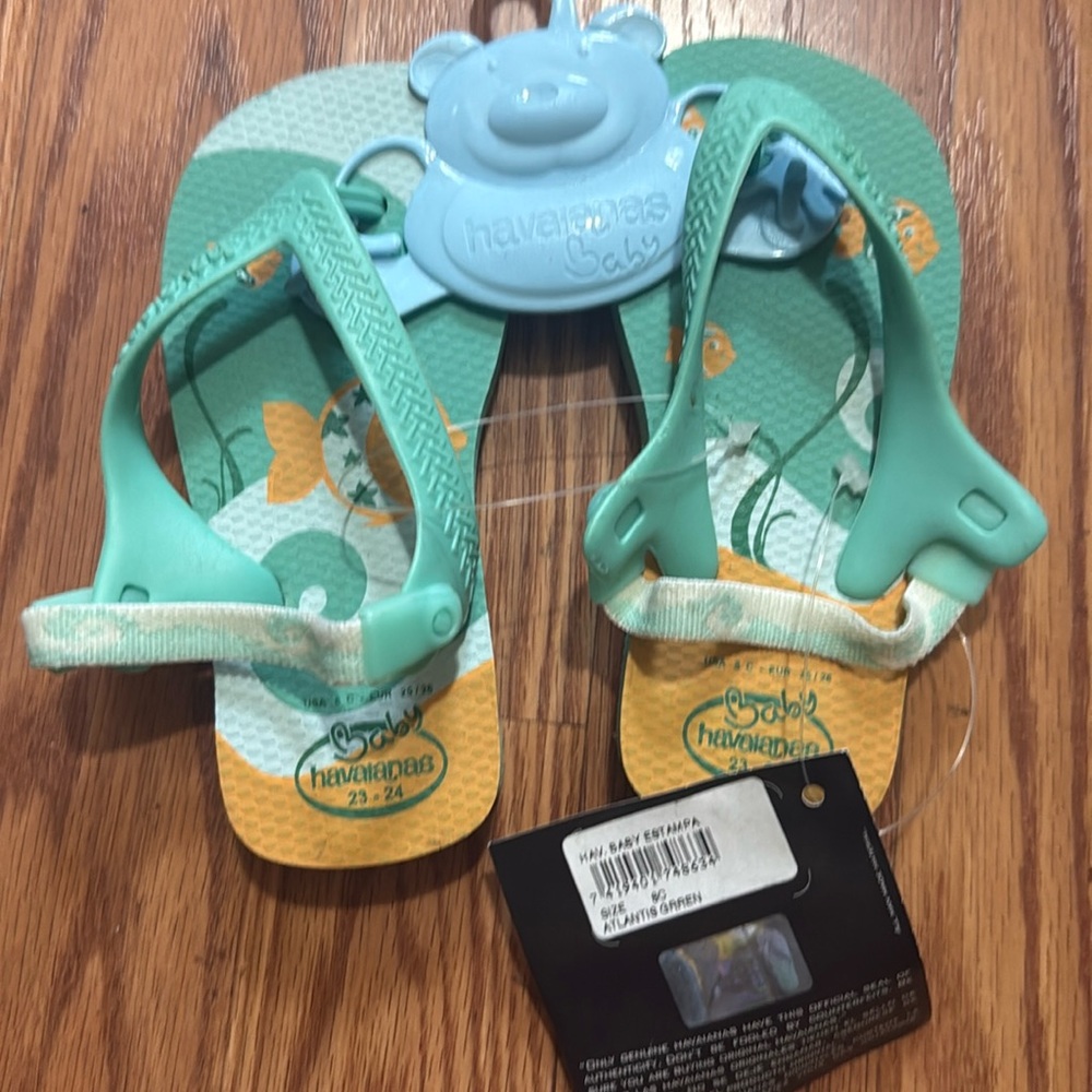 Baby Havaianas new with tags size 8C Atlantis Green - turquoise orange fish